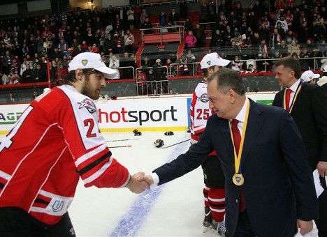 Колесников наигрался в хоккей