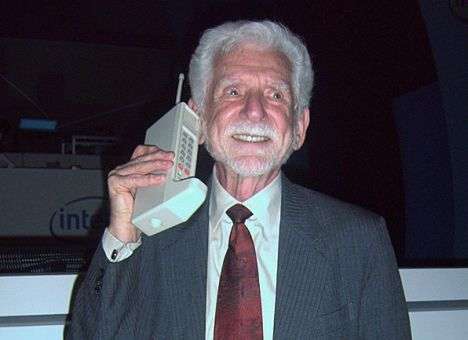 40 лет назад был сделан первый звонок с сотового телефона