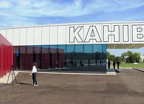 Оппозиция натравила Пшонку на вертодром под Каневом