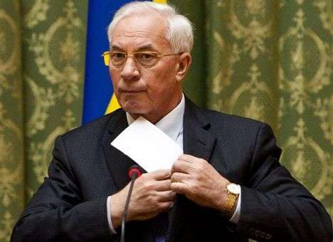 Азаров заявил, что большую зарплату ему придумали «папередники»