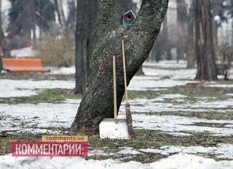 Азаров решил не «скиглить», а взять на субботнике лопату в руки