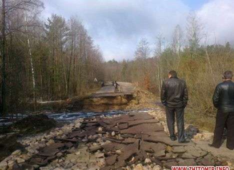 «Большая вода» отрезала от мира 700 человек на Житомирщине