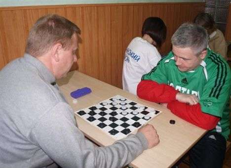 В Полтавском горсовете лучше всего играют в теннис и шахматы