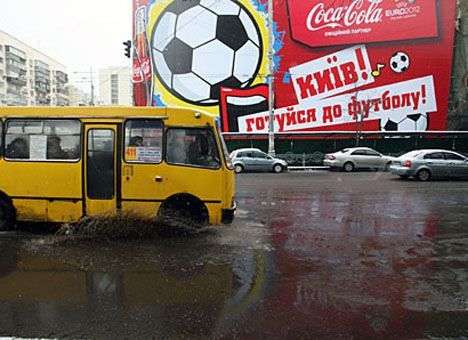 Весна показала, кто где напортачил, готовясь к Евро-2012 (ФОТО)