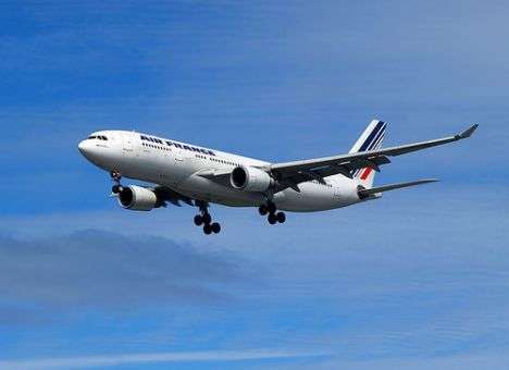 Пилот Air France задержал рейс из-за забытого багажа
