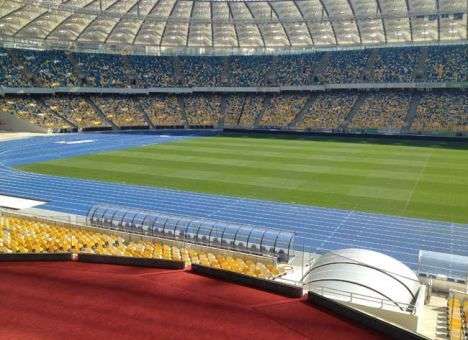 Как смотрит футбол Президент Янукович (ФОТО)