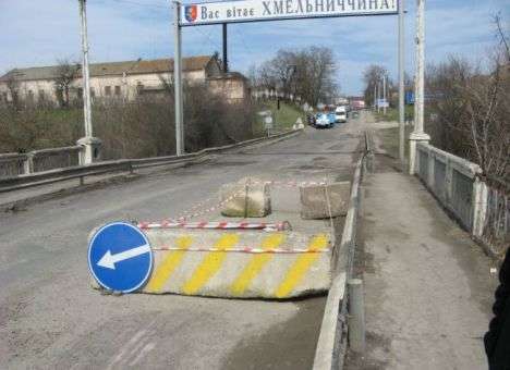 Разрушенный на Буковине мост через Днестр частично открыли