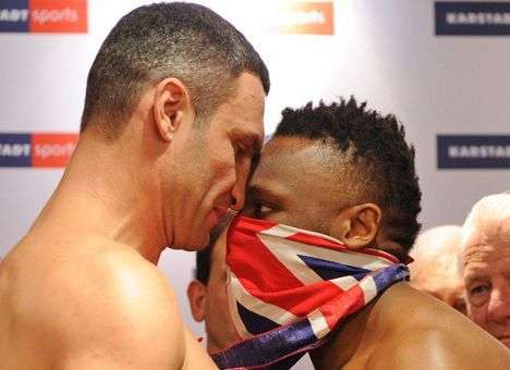 Скандальный боксер хочет помочиться на Кличко