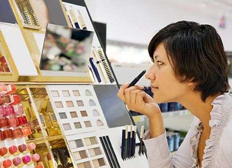 Почему косметика может угробить здоровье и как этого избежать