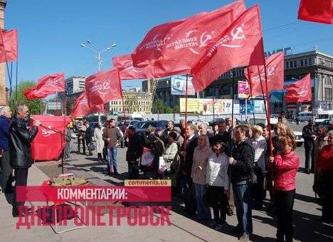 Днепропетровские коммунисты ко дню рождения помыли Ленина (ФОТО)