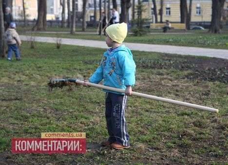 У Азарова отчитались, что на субботник выгнали 5 миллионов