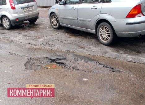 Азаров засомневался в честности дорожников