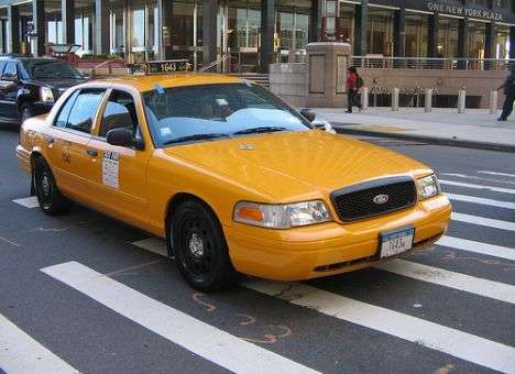 Такси в Москве обязали быть желтыми