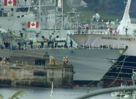 В Канаде траулер США врезался в военный фрегат