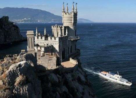 Часть знаменитого Ласточкиного гнезда пойдет под снос