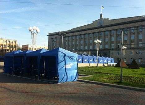 Черкасские власти массово свозят учителей на альтернативный митинг