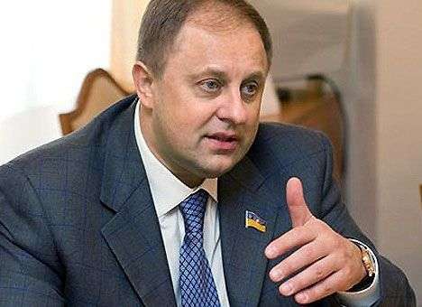 Президент «посадил» на паспорта автора закона о биометрике