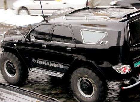 У Азарова решили освободить от спецпошлин крутые джипы