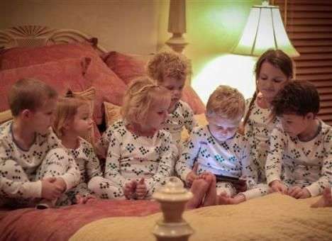 «Умная» пижама и смартфон расскажут детям сказку на ночь