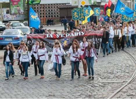В честь СС «Галичина»  по Львову прошлись «Парадом вышиванок»