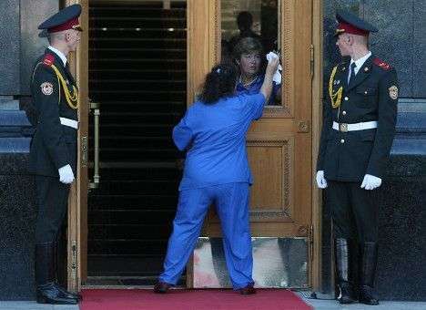 Мытье полов в суде по делам Тимошенко подешевело с 8 до 3 млн. грн