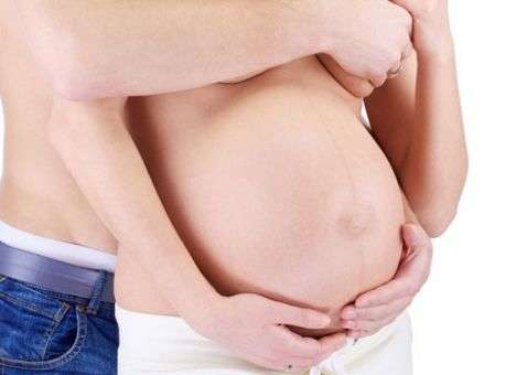 Ранняя беременность вдвое сокращает риск рака груди