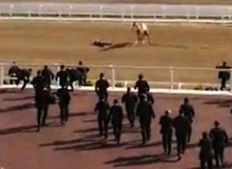 В Туркмении президент свалился с лошади (ВИДЕО)