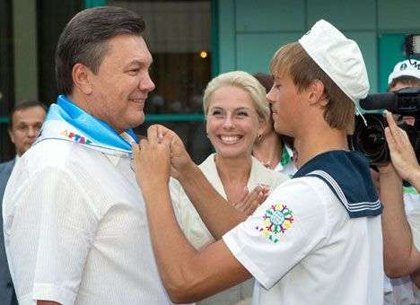 Ради безопасности Президента в «Артеке» через рамку проводят даже детей