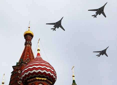 Парад в Москве ознаменовался рекордным количеством авиации (ВИДЕО)