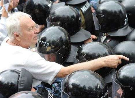 «Регионалы» и оппозиция договорились не идти в субботу стенка на стенку