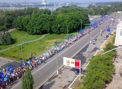 «Регионалы» бюджетниками перекрыли дороги в Днепропетровске