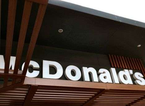 McDonald’s удалит из меню салат «Цезарь» и гамбургеры-бублики