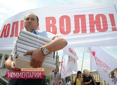Президента завалили подписями за освобождение Тимошенко