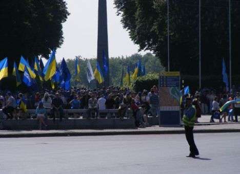 «Регионалы» устроили лежачий митинг в центре Киева (ФОТО)