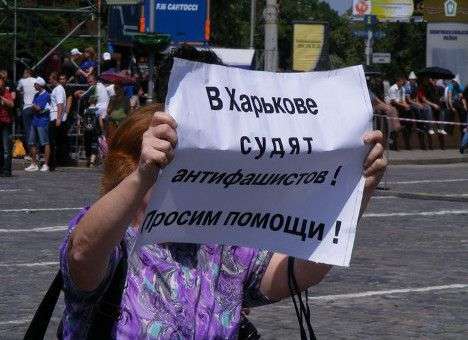 «Антифашистка» устроила потасовку на митинге Партии регионов (ФОТО)