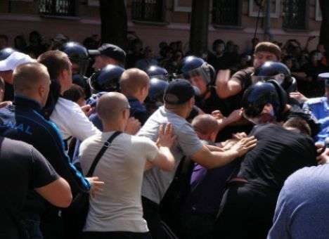 Драка на Софийской площади набирает обороты (ФОТО, ВИДЕО)