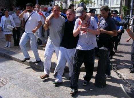 Кровавая драка «свободовцев» и «спортсменов-журналистов» (ВИДЕО)