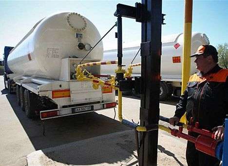 Нефтепродуктов импортируются на 20% меньше