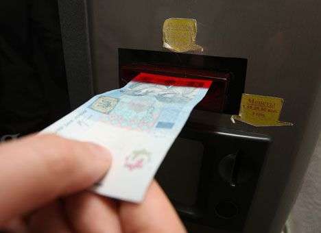 Владельцы платежных автоматов упразднили часть украинских денег