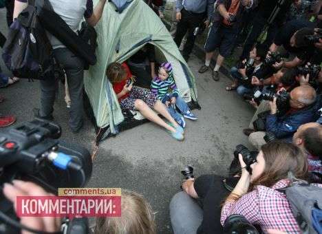 Журналисты подпортили «благоустройство Киева» палаткой под МВД