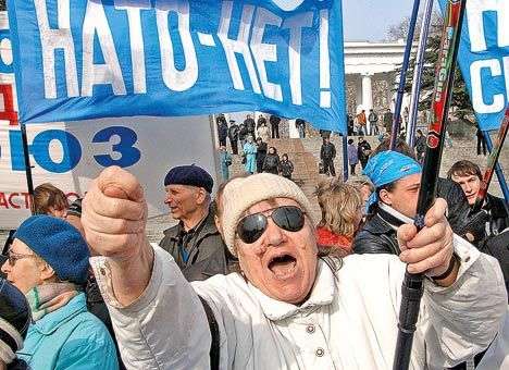 Москва вынуждает Киев вспомнить о НАТО