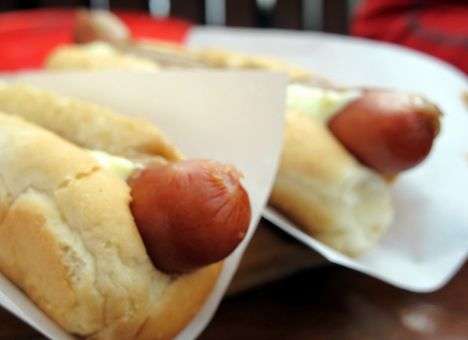 Профессия продавца хот-догов стала самой высокооплачиваемой в США