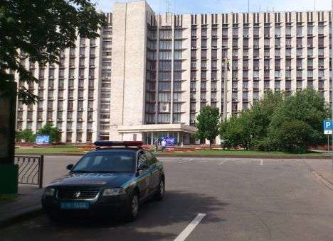 Донецкая милиция перекрыла подъезды к месту митинга (ФОТО)