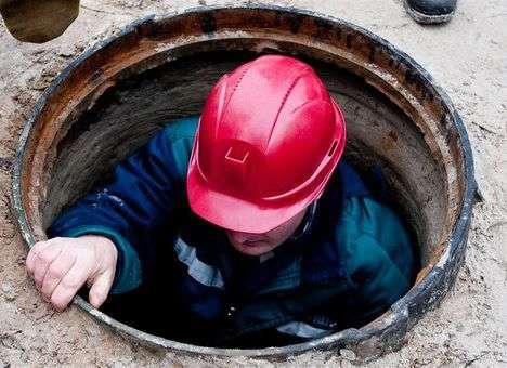 Жители Днепродзержинска стали сами закупать крышки для люков