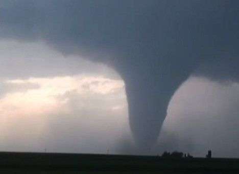 Жертв торнадо в Оклахоме уже 16 человек