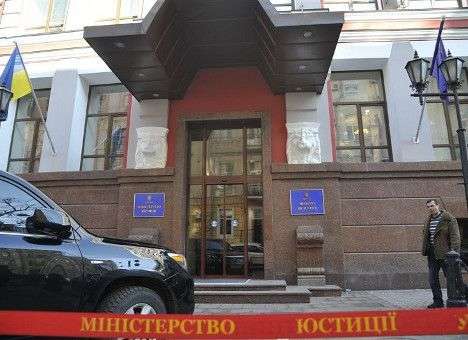 Конфискат хотят продавать через интернет-аукционы