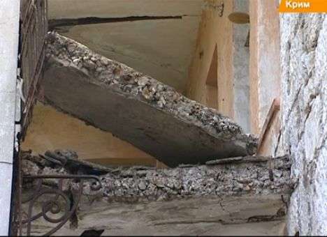 В злосчастном детском санатории в Крыму рухнула еще одна плита (ФОТО)