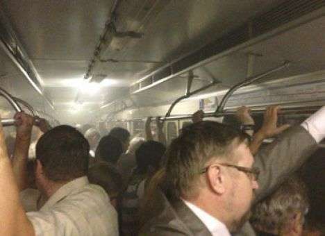 Выросло число пострадавших при пожаре в метро Москвы