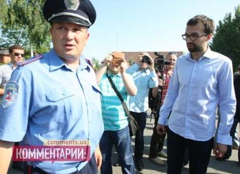 Журналисту шьют попытку наезда на гаишника под Межигорьем
