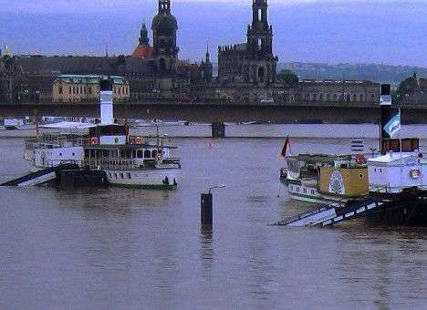 Из-за наводнения в Германии встало судоходство, эвакуированы десятки тысяч человек